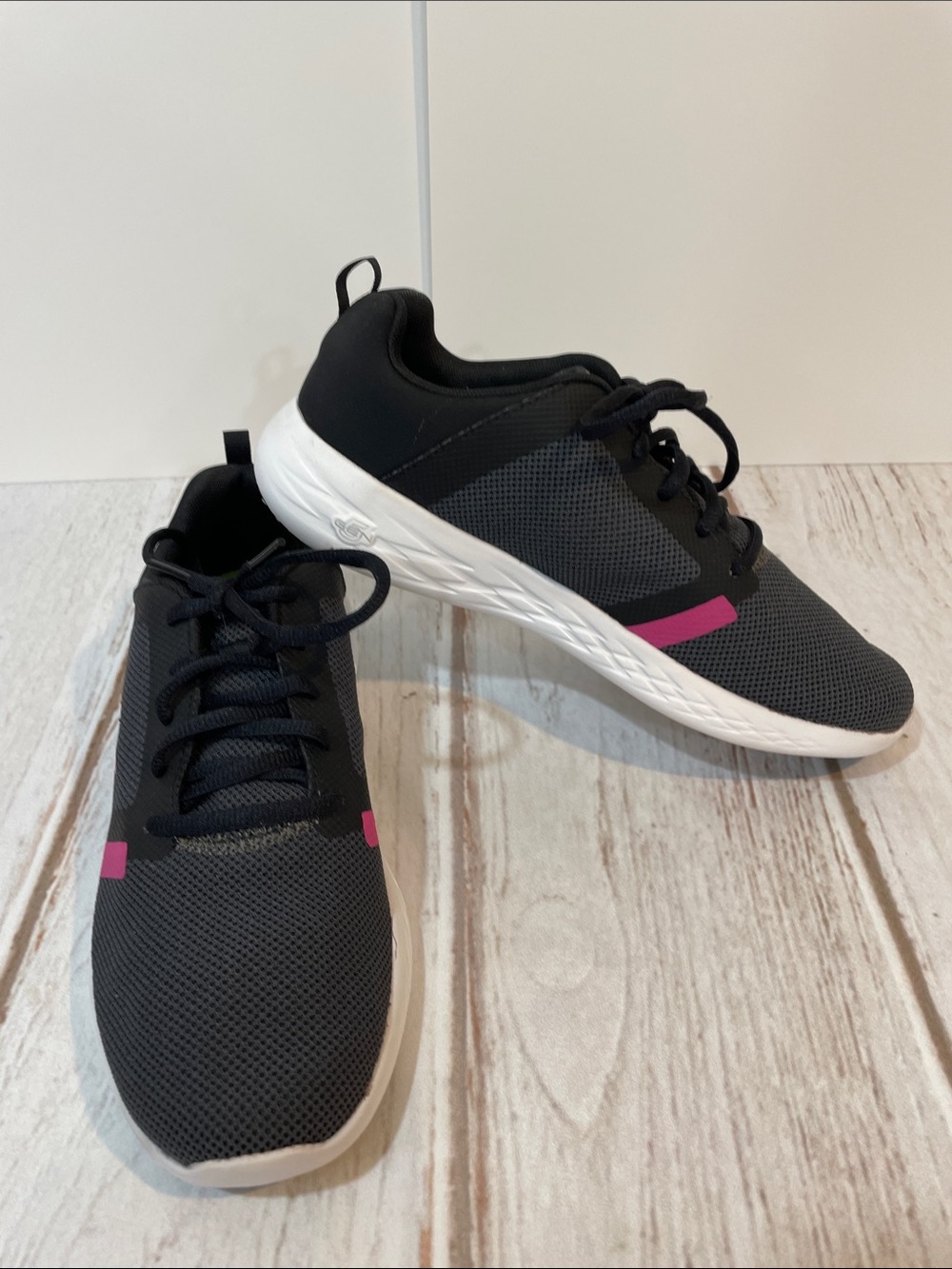 Skechers Performance Sneakers Women’s 9 Lightweight Black Pink Mesh GoRun 15069